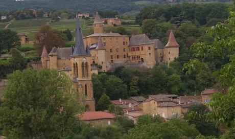 Jarnioux : village typique du pays beaujolais des "pierres dorées" - Domaine du "Crêt de Bine"